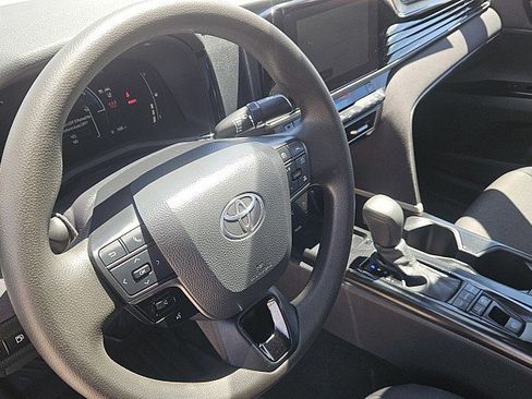 Used 2025 Toyota Camry LE AWD/4WD image 18