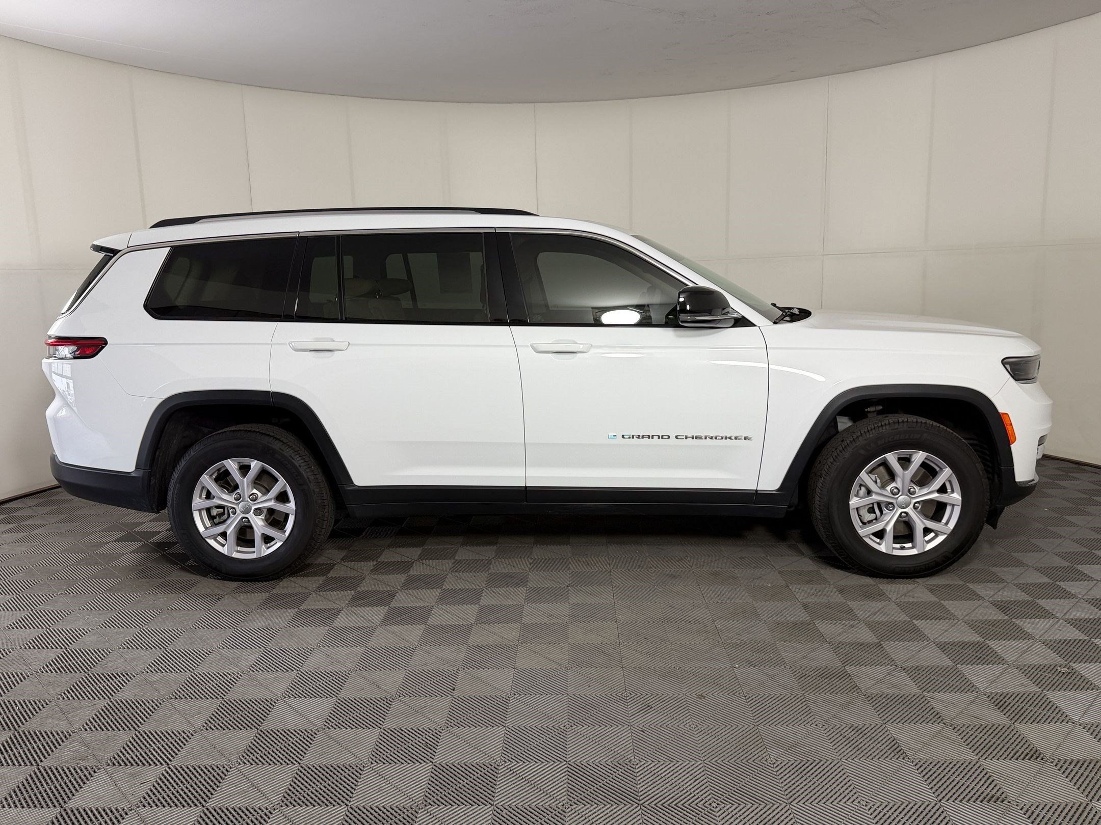 Used 2021 Jeep Grand Cherokee L Limited AWD/4WD image 8