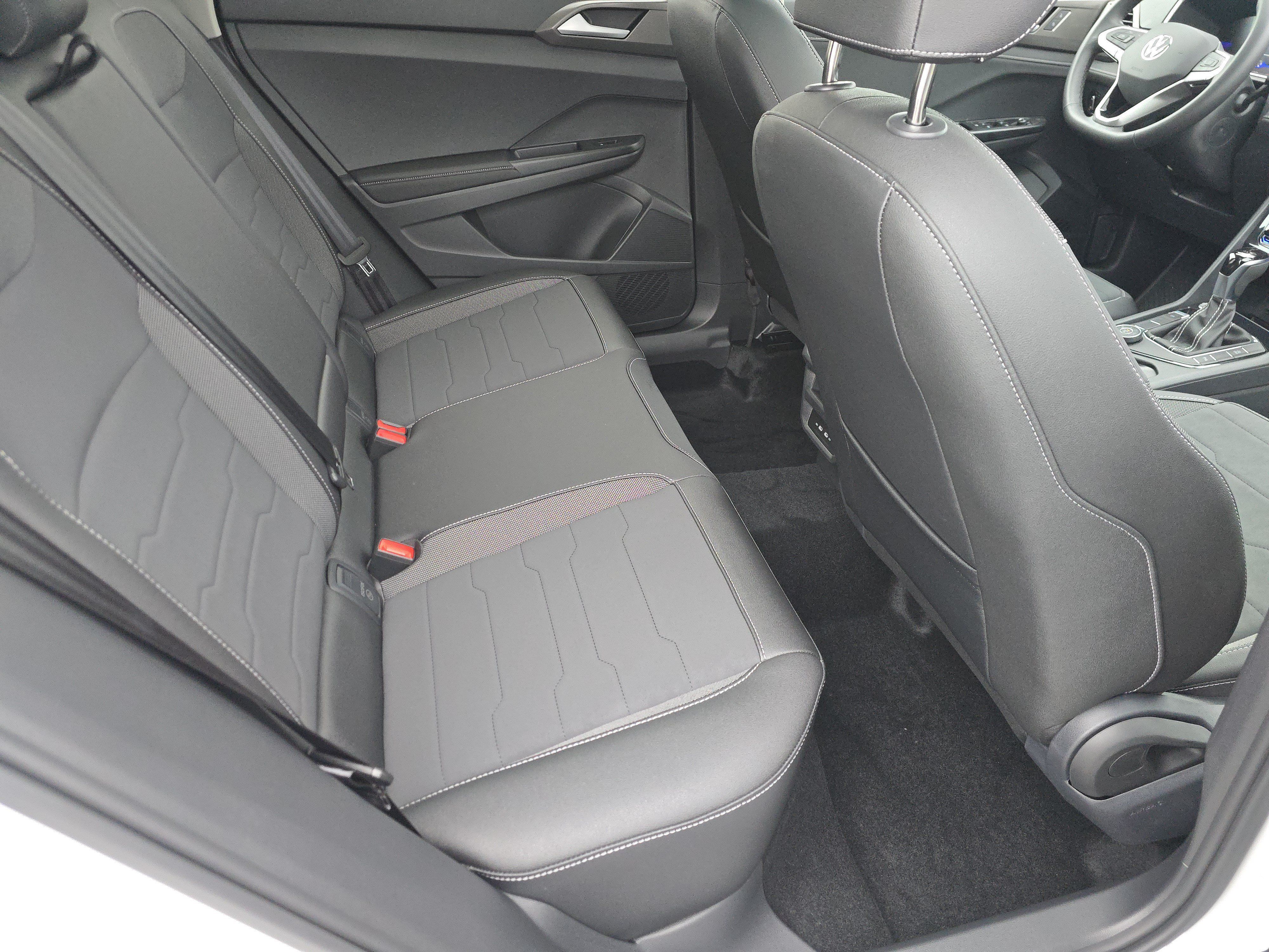 New 2026 Volkswagen Taos SE AWD/4WD image 17