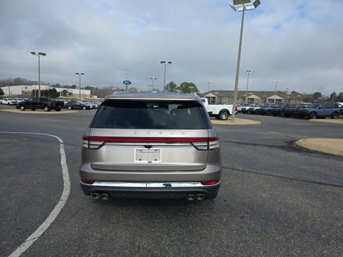 Used 2020 Lincoln Aviator Reserve w/ Elements Package Plus image 4