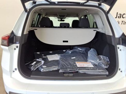 Certified 2026 Nissan Rogue SV FWD image 20