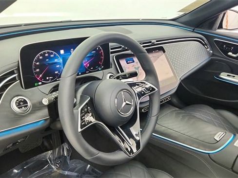 Used 2024 Mercedes-Benz E 450 4MATIC Sedan w/ Airmatic Package image 21