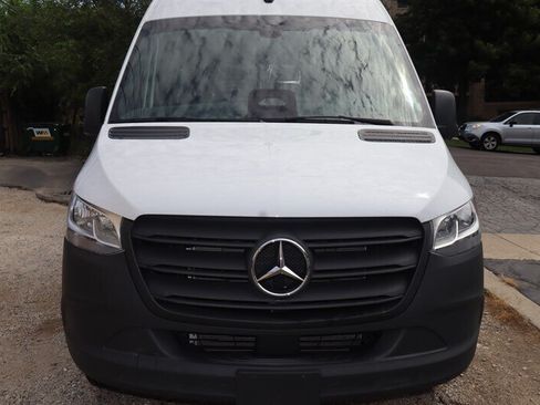 Used 2025 Mercedes-Benz Sprinter 2500 image 2