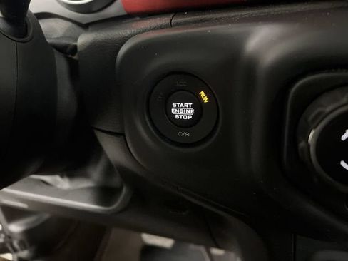 Used 2019 Jeep Wrangler Unlimited Rubicon w/ Dual Top Group AWD/4WD image 17