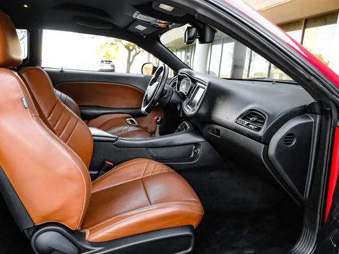 Used 2016 Dodge Challenger SRT w/ Technology Group image 38