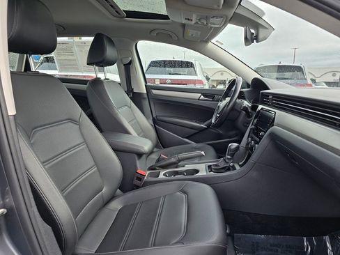 Used 2020 Volkswagen Passat 2.0T SE image 12