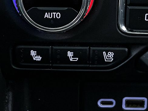 Used 2021 GMC Yukon AT4 w/ AT4 Premium Plus Package image 31