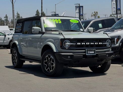 Certified 2024 Ford Bronco Outer Banks AWD/4WD image 3