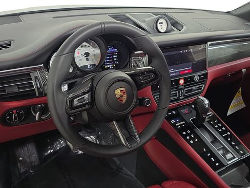 New 2026 Porsche Macan GTS image 4