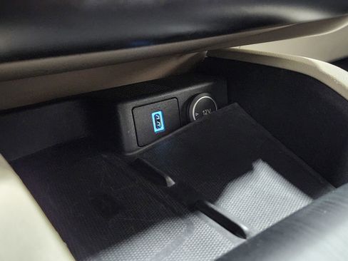 Used 2020 Ford Escape Titanium image 34