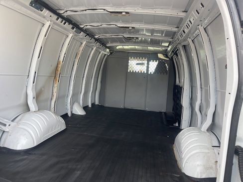 Used 2022 Chevrolet Express 3500 Work Van w/ Driver Convenience Package image 16