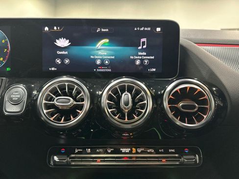 Used 2021 Mercedes-Benz GLA 250 4MATIC image 54