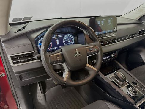 Used 2024 Mitsubishi Outlander SE AWD/4WD image 16
