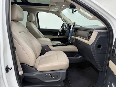 Used 2022 Ford Expedition Limited image 29
