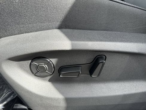 New 2025 Volkswagen Tiguan SE R-Line image 14