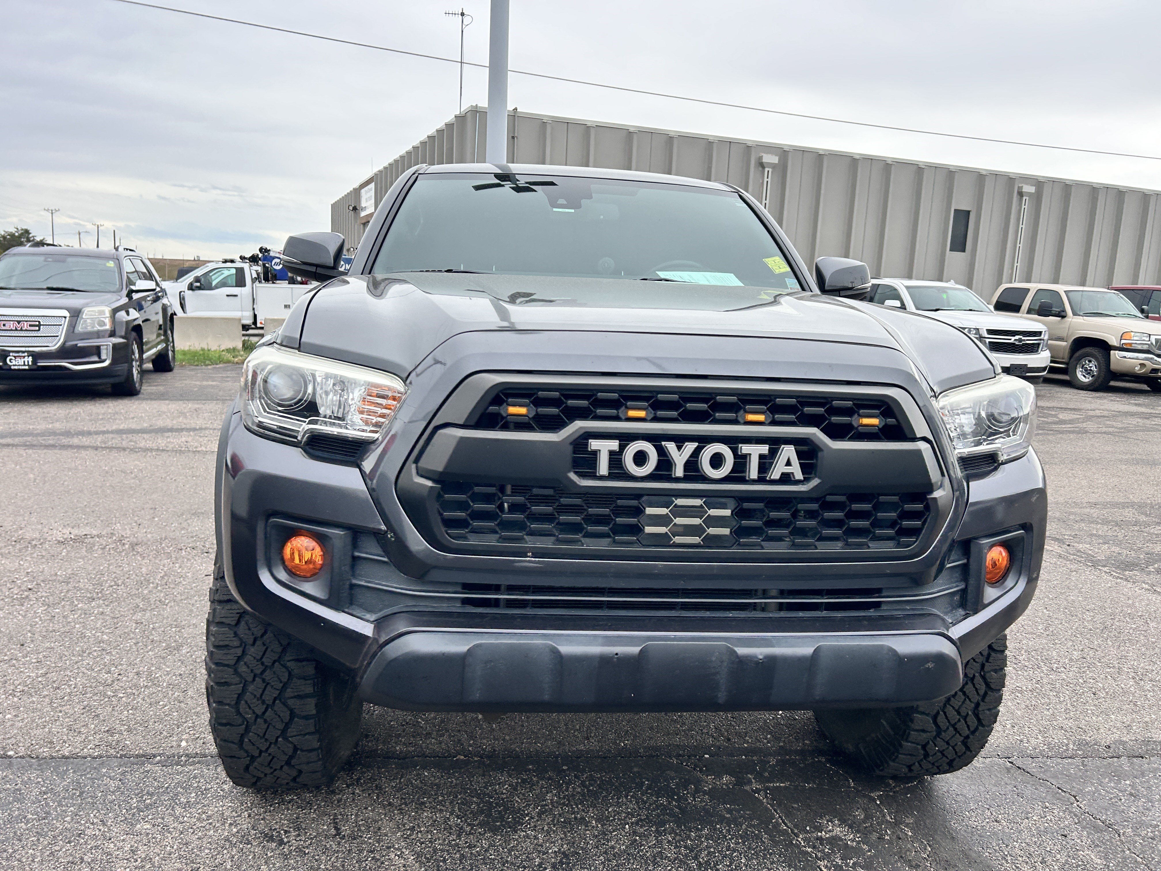 Used 2019 Toyota Tacoma TRD Off-Road AWD/4WD image 9