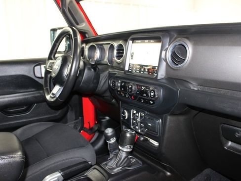 Used 2018 Jeep Wrangler Unlimited Sahara image 31