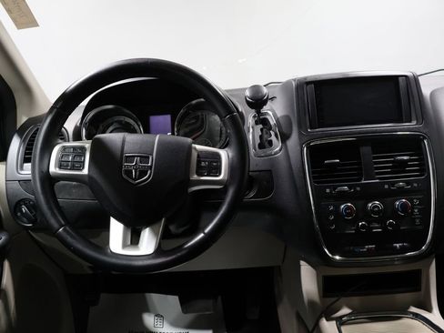 Used 2013 Dodge Grand Caravan SXT w/ UConnect Hands-Free Group image 16
