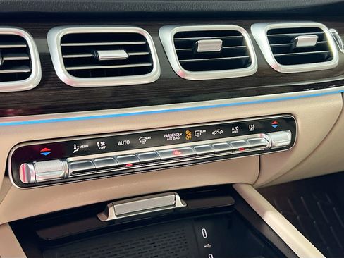 Used 2025 Mercedes-Benz GLE 450e 4MATIC image 27