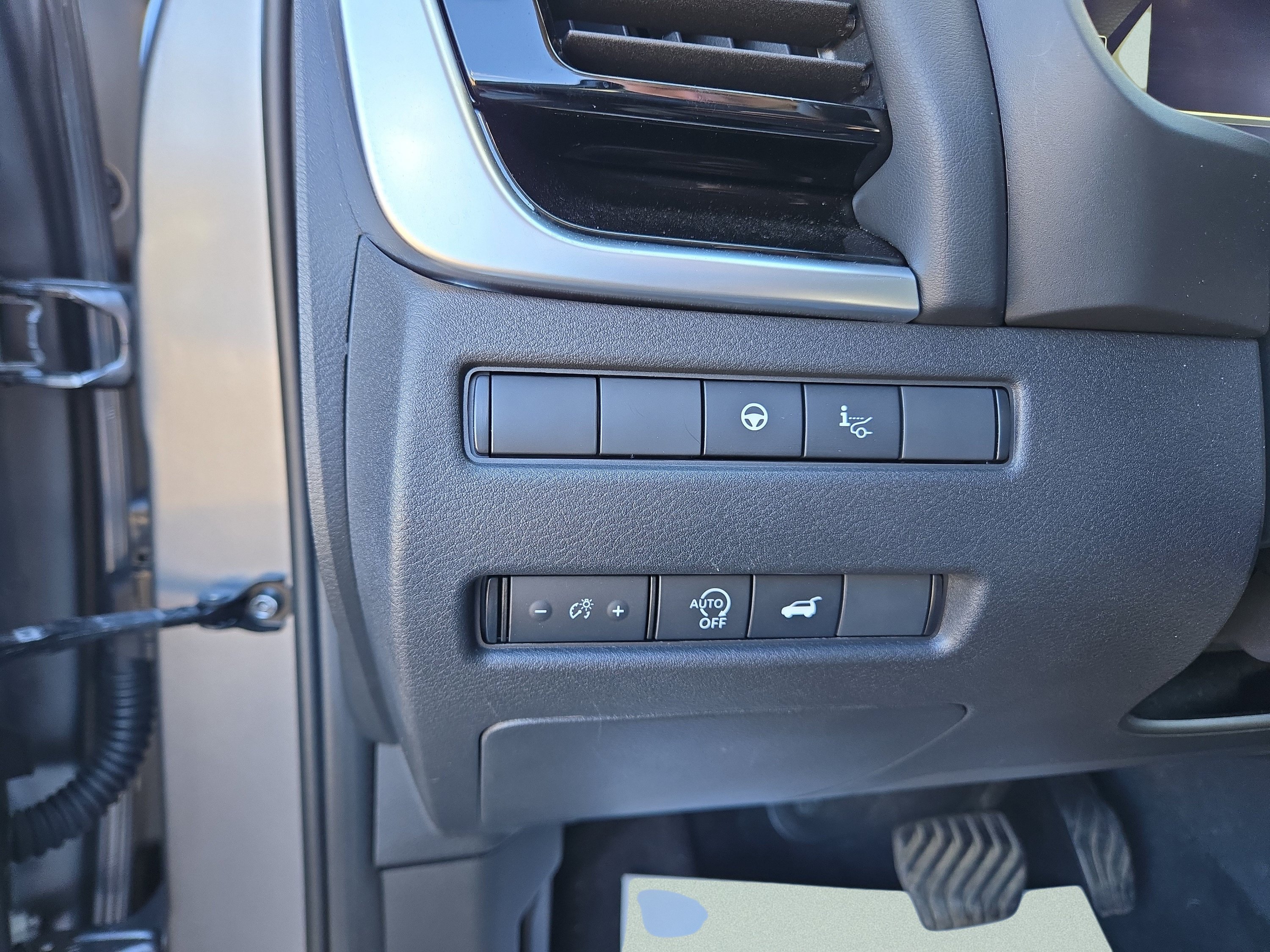 Used 2025 Nissan Rogue SL w/ SL Premium Package AWD/4WD image 23