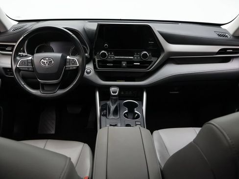 Used 2023 Toyota Highlander XLE FWD image 24