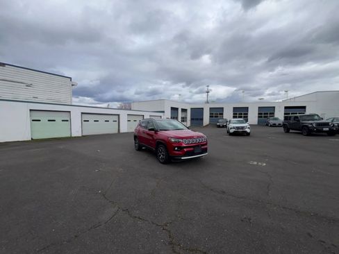 Used 2025 Jeep Compass Limited image 15