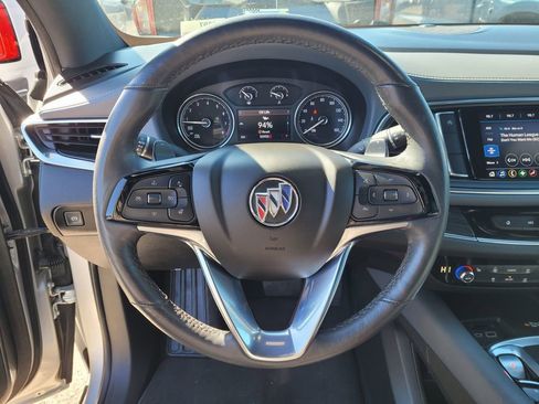 Used 2022 Buick Enclave Essence image 18