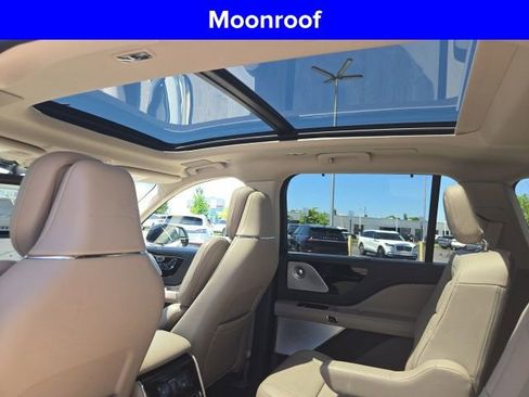 Used 2023 Lincoln Aviator Reserve w/ Equipment Group 201A AWD/4WD image 8