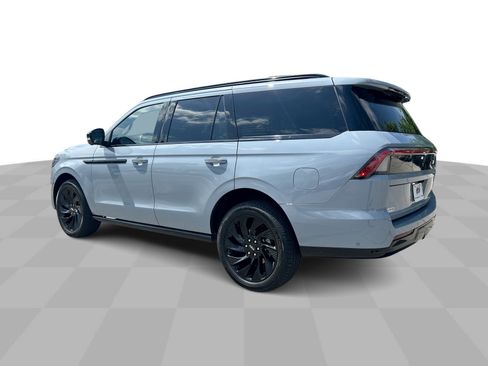 Used 2025 Lincoln Navigator Reserve w/ Jet Appearance Package AWD/4WD image 7