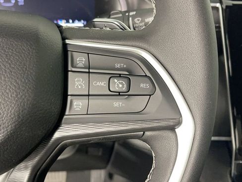 New 2025 Jeep Grand Cherokee L Laredo image 24