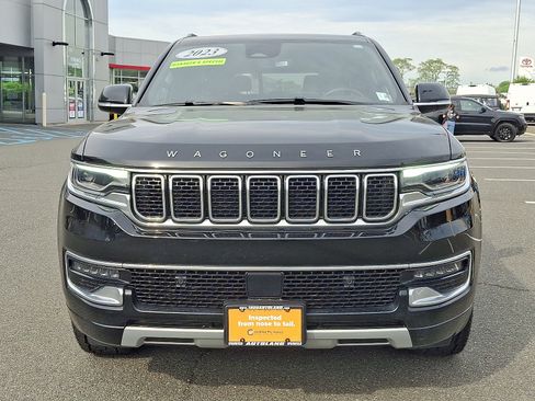 Used 2023 Jeep Wagoneer Series II w/ Premium Group I AWD/4WD image 2