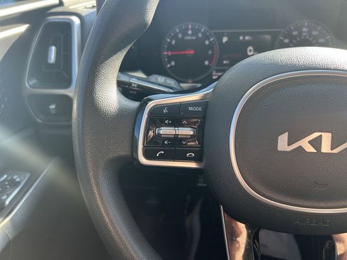 Used 2022 Kia Sorento LX image 19