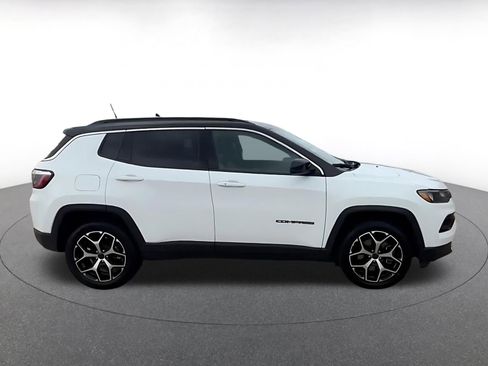 Used 2025 Jeep Compass Limited AWD/4WD image 16