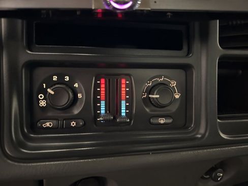 Used 2005 Chevrolet Silverado 2500 LS w/ Heavy-Duty Power Package image 27