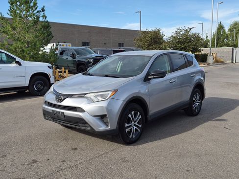 Used 2018 Toyota RAV4 LE w/ All Weather Liner Package AWD/4WD image 8