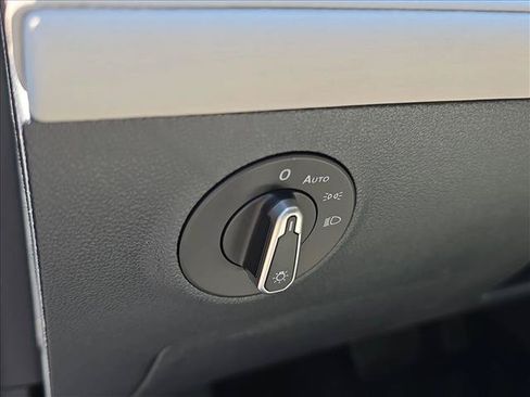 New 2026 Volkswagen Taos SE FWD image 6