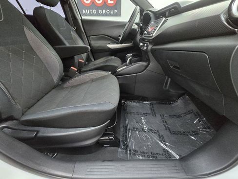 Used 2019 Nissan Kicks SV FWD image 19