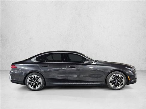 New 2026 BMW i5 eDrive40 w/ Executive Package image 4