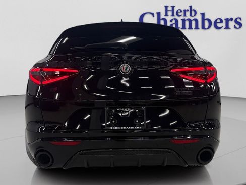 Used 2023 Alfa Romeo Stelvio Estrema image 6