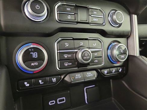 Used 2023 GMC Yukon SLT w/ SLT Luxury Package image 28