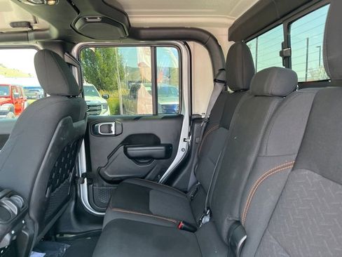 Used 2023 Jeep Gladiator Mojave w/ Cold Weather Group image 17