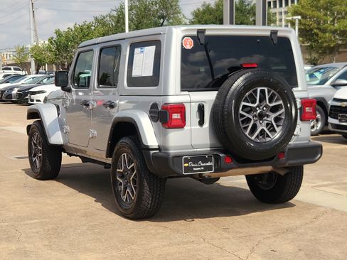 Used 2024 Jeep Wrangler Unlimited Sahara AWD/4WD image 8