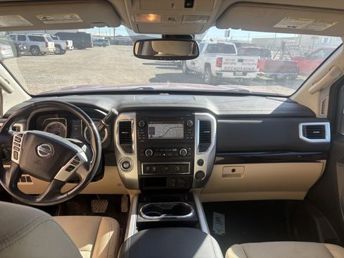 Used 2018 Nissan Titan SV w/ SV Convenience Package image 12