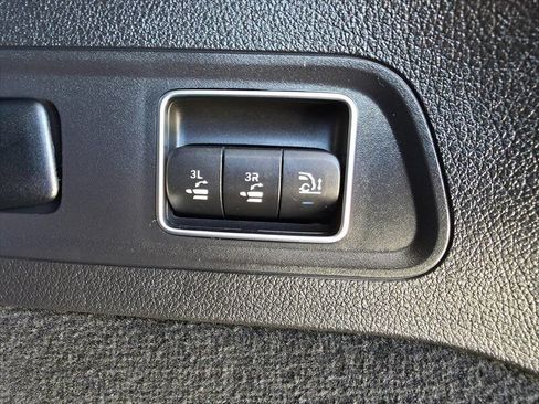 Used 2025 Mercedes-Benz GLS 450 4MATIC image 41