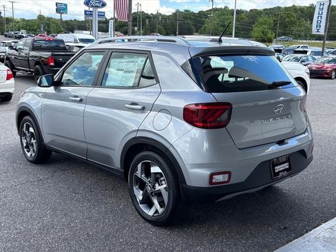 New 2026 Hyundai Venue SEL FWD image 2