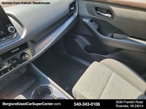 Used 2023 Nissan Rogue SV image 35