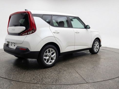 Used 2025 Kia Soul LX w/ LX Technology Package FWD image 7