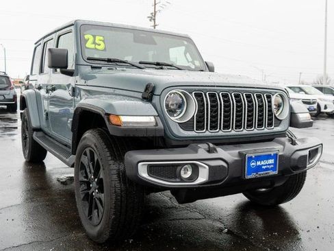 Used 2025 Jeep Wrangler Unlimited Sahara image 4