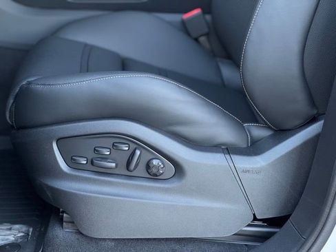 New 2025 Porsche Cayenne Turbo AWD/4WD image 30
