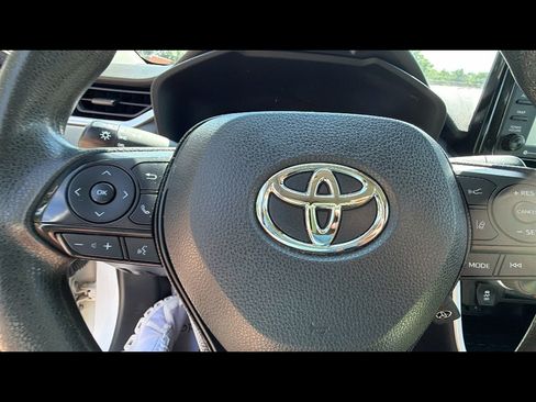 Used 2021 Toyota RAV4 LE AWD/4WD image 12
